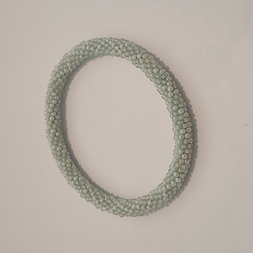 HAND CROCHETED SEED BEAD ROLL ON BRACELETS IN LOT OF 5 DESIGNS - Picture 3 of 7